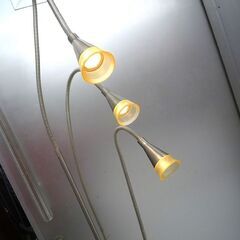 フロアライト スタンドライト 3灯 フレキシブル IKEA TIVED 点灯確認済み 中古 苫小牧西店の画像
