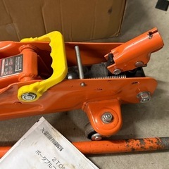 アストロプロダクツ ポータブル フロアジャッキ 2t プリウスや軽自動車等の画像