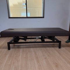 【電動昇降式 施術ベッド】整体・マッサージ・エステ用／高さ52〜90cm／幅74×長さ180cm／使用1年の画像
