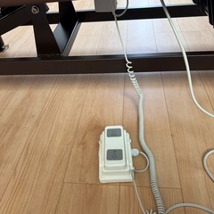 【電動昇降式 施術ベッド】整体・マッサージ・エステ用／高さ52〜90cm／幅74×長さ180cm／使用1年の画像