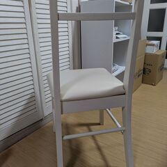 フレンチテイスト 木製チェアの画像
