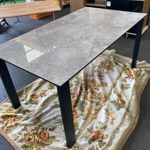 ダイニングテーブル