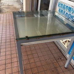 ガラステーブルの画像