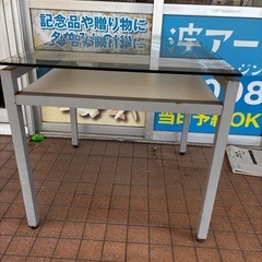 ガラステーブルの画像