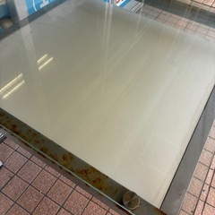 ガラステーブルの画像