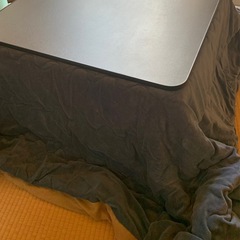 コタツと布団のセットの画像