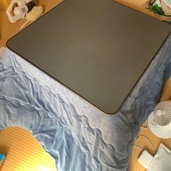 コタツと布団のセットの画像