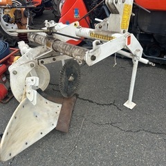 白い農機具の画像