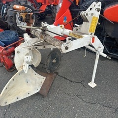白い農機具の画像