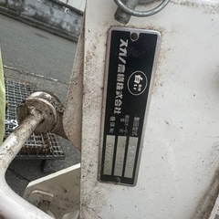 白い農機具の画像