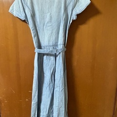 LAURA ASHLEY デニムワンピース Vネック 半袖 ミモレ丈 ウエストリボン　大きいサイズの画像
