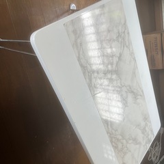 9/8 13時〜14時受け取りに来れるかた🙇‍♀️小さなテーブルの画像
