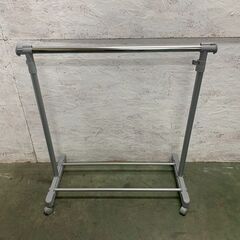 【ジモティ限定特価】 パイプハンガーラック 可変式 A0347Gの画像