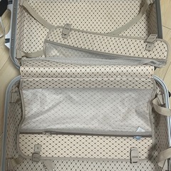 スーツケース　グレーの画像