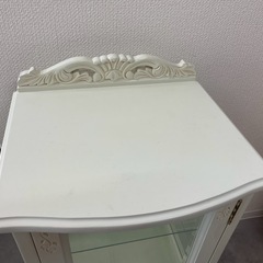 ◆早い方優先!! ガラスキャビネット ティスプレイ ショーケース ホワイト 飾り棚 アンティーク 猫脚の画像