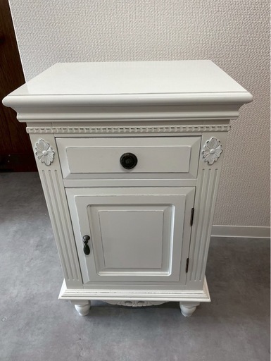 ◆早い方優先!! アンティーク調 キャビネット ホワイト 収納家具