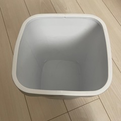 新品未使用　大理石風ゴミ箱の画像