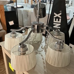 オシャレ🌷シャンデリア✨ニトリ白熱電球40W×5灯電球型蛍光灯7W×5灯LED電球6W×5灯定格電圧100V汚れアリ💦家具インテリア電球付き💡白•シルバーの画像