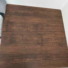 角材のテーブルの画像