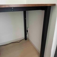 角材のテーブルの画像