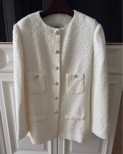 パールボタン　シャネル　ノーカラー　ツイード　ジャケット　コート　ロゴ