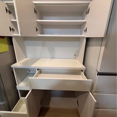 食器棚の画像