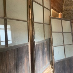 古い3枚引き戸の画像