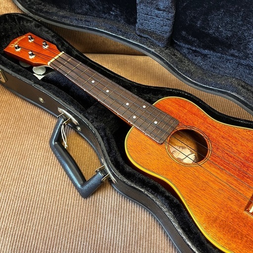 フジゲンのウクレレ。pupukea。ハードケース付き