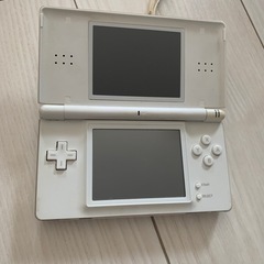 ニンテンドーDS本体とカセットの画像