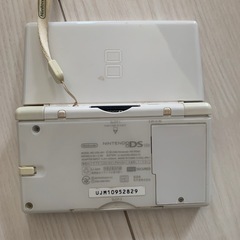 ニンテンドーDS本体とカセットの画像