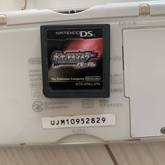 ニンテンドーDS本体とカセットの画像