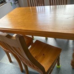 大きめ木製ダイニングテーブルセット　椅子×4の画像