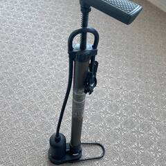 ８千円に値下がり、自転車を売り、空気入れをあげます。の画像