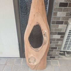 天然木のくり抜きオブジェの画像