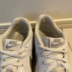 NIKE スニーカー　レディース　ホワイトの画像
