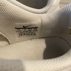 NIKE スニーカー　レディース　ホワイトの画像