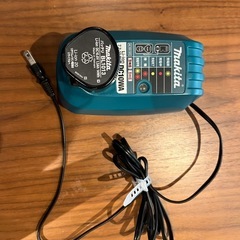 値下げ中【純正】Makitaマキタ 充電器＋バッテリーセット DC10WA BL1013の画像