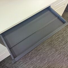 ≪値下げ相談OK！≫オフィスデスク  ITOKI 片袖机 デスクパネル付きの画像