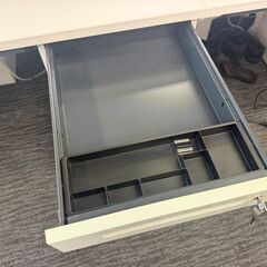 ≪値下げ相談OK！≫オフィスデスク  ITOKI 片袖机 デスクパネル付きの画像