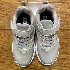 16センチ　グレーのスニーカーの画像