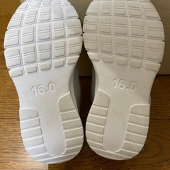 16センチ　グレーのスニーカーの画像