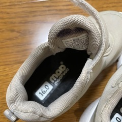 16センチ　グレーのスニーカーの画像