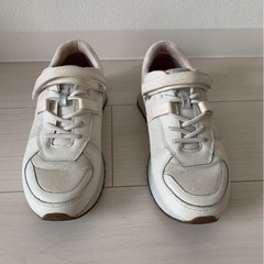 スニーカーの画像
