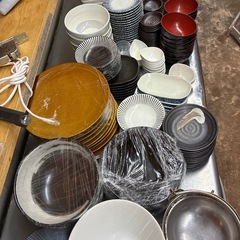 食器、グラス、寿司ネタショーケースの画像