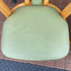 ダイニングチェア　回転椅子　2脚　1脚330円  中古品　小さな破れ・傷多数ありの画像