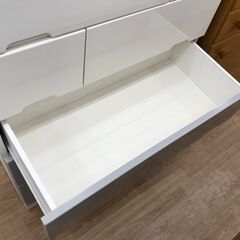 ★リユースのサカイ春日部店★KJ11669  ハイチェスト ホワイト H137×W88×D42 クリーニング済みの画像