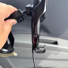 車 ワイヤレス充電器自動開閉の画像