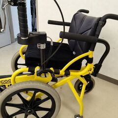 足こぎ車いす COGY コギー Mサイズ ソリッドイエロー 中古 リハビリ 車椅子 ペダル付 動作確認済の画像