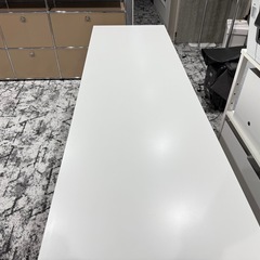 オフィスデスク 棚の画像