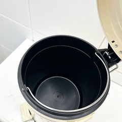フットペダル　蓋付き ゴミ箱の画像